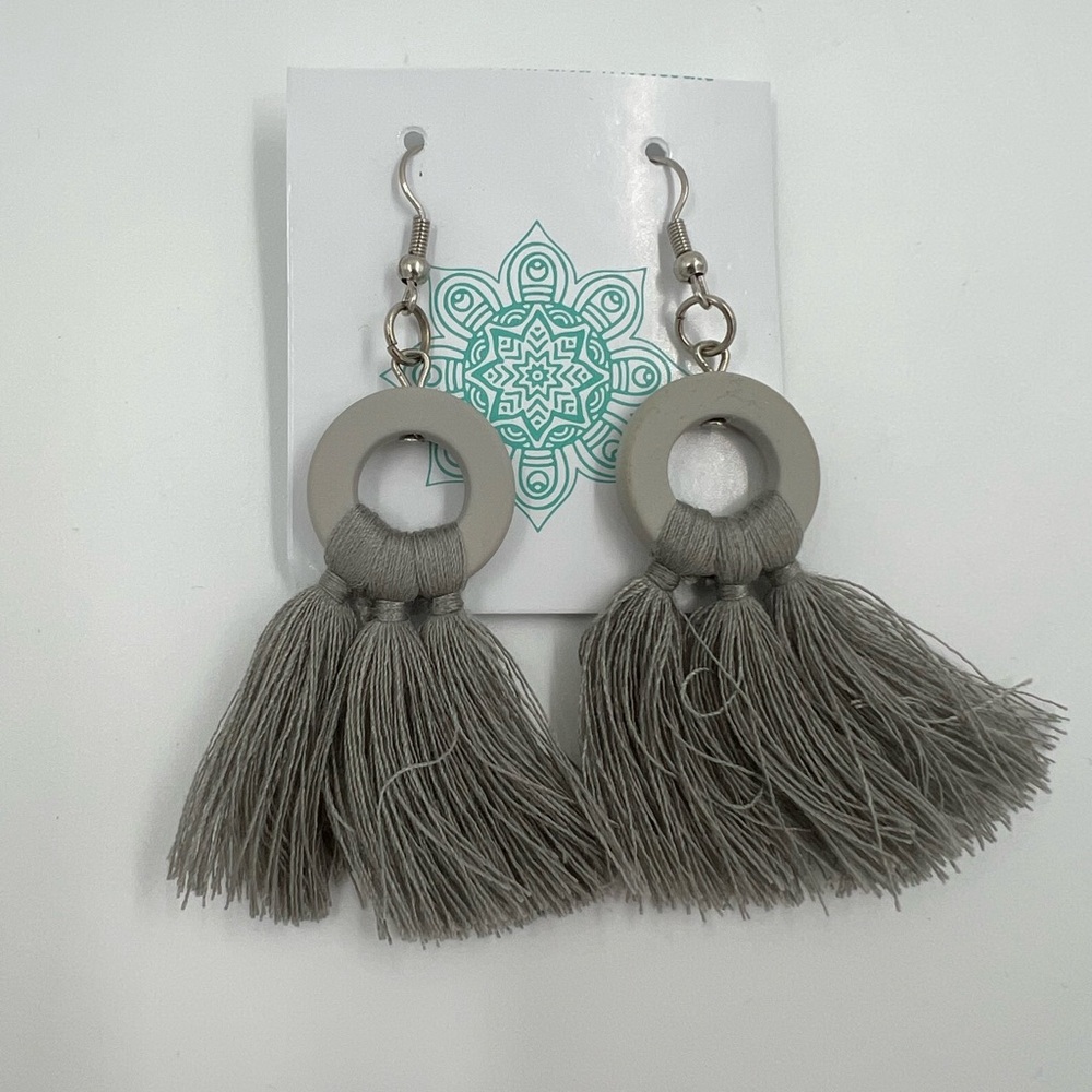 Cute Gray Thread Tassel Earrings with Round Disc Boho Chic NEW